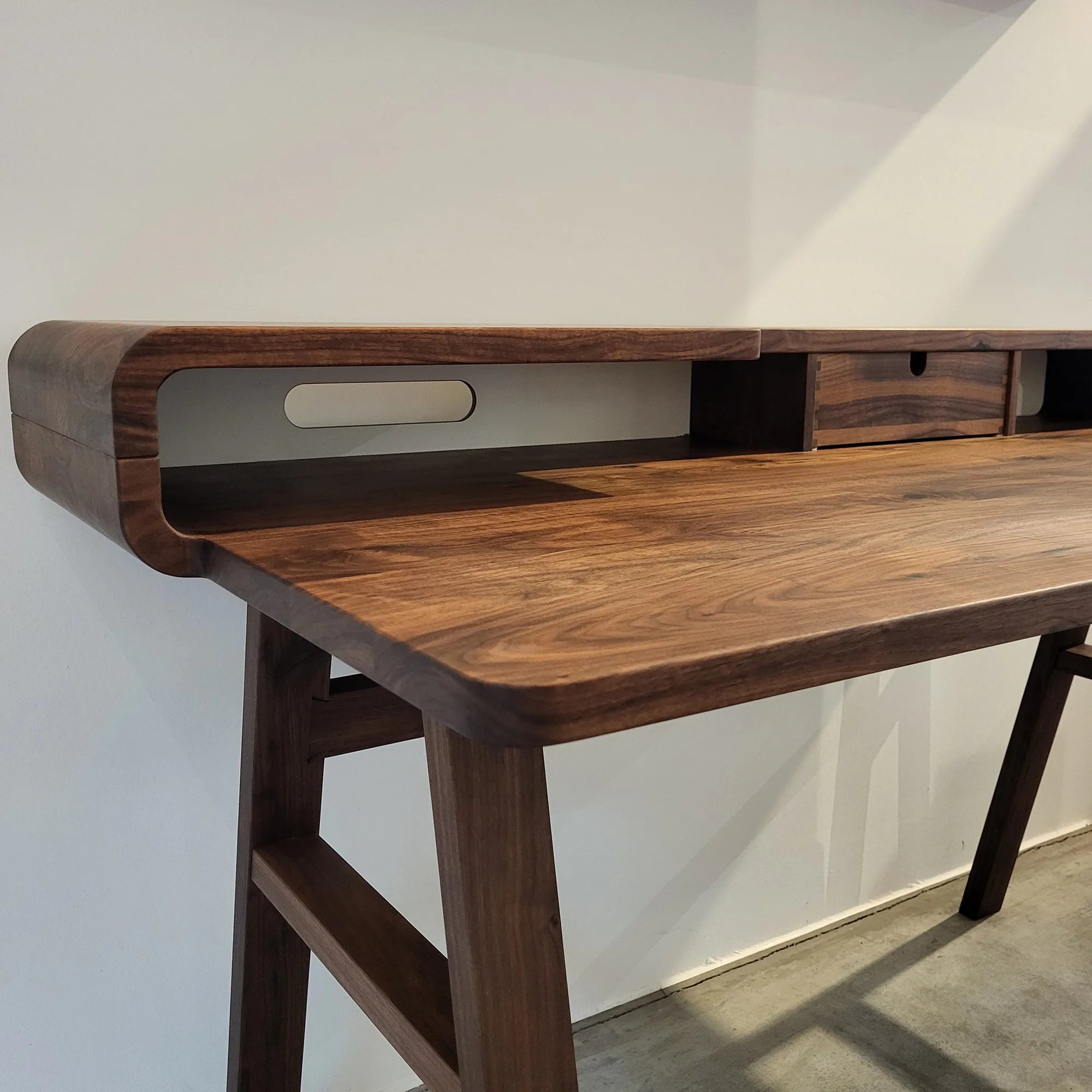 Holzmanufaktur Sekretär COM:CI mit Schubkasten Wildnuss 140 x 70 x 85 cm Sekretär COM:CI mit Schubkasten Wildnuss 140 x 70 x 85 cm