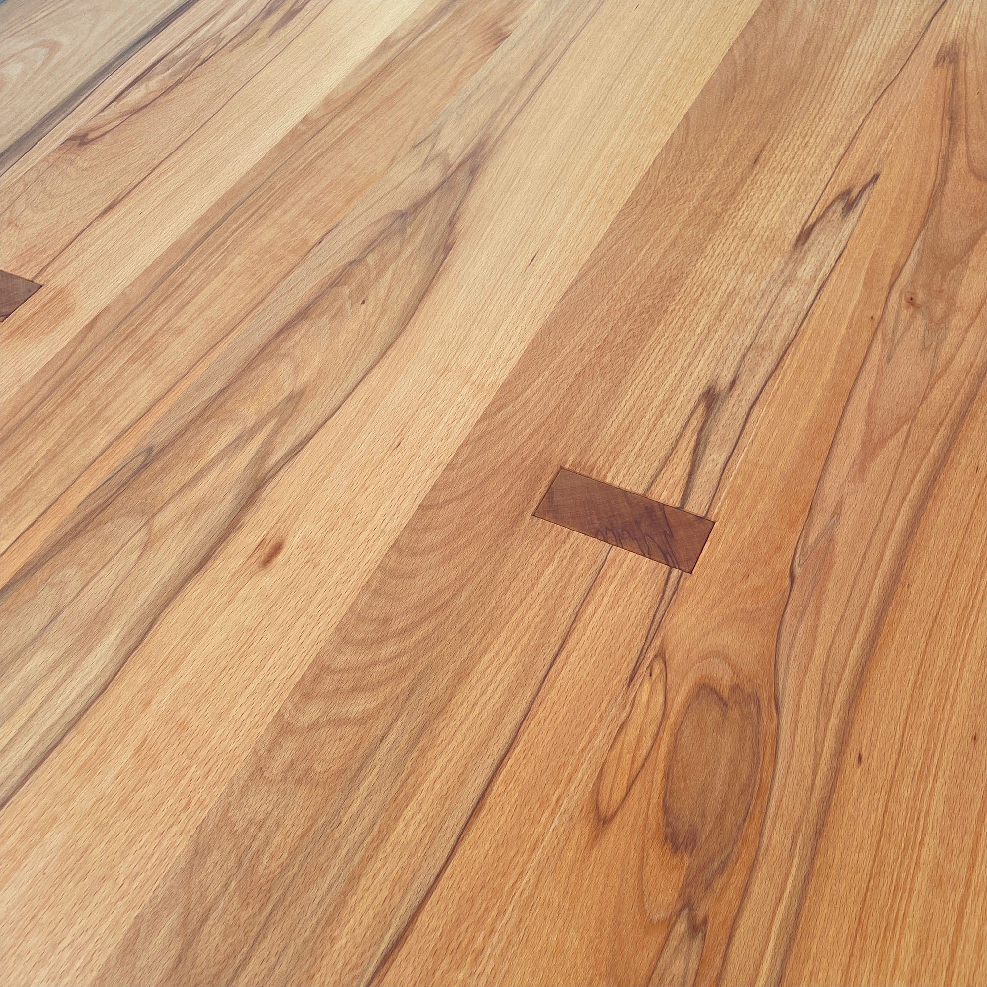 durchgestemmte Zapfen beim massiven Esstisch aus Kernbuche