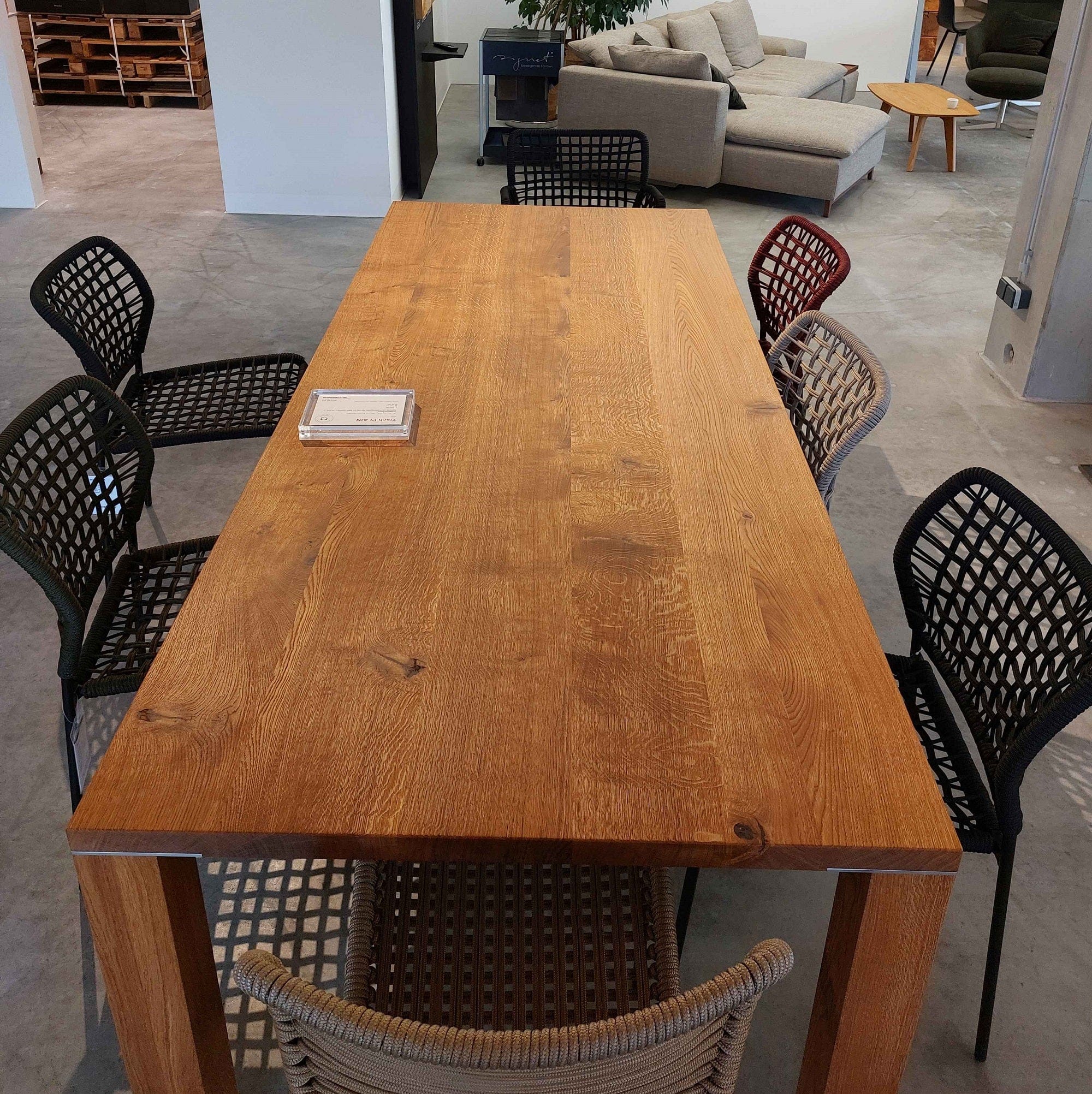 Tisch PLAIN aus massiver Wildeiche: Ausstellungsstück 220x90 cm